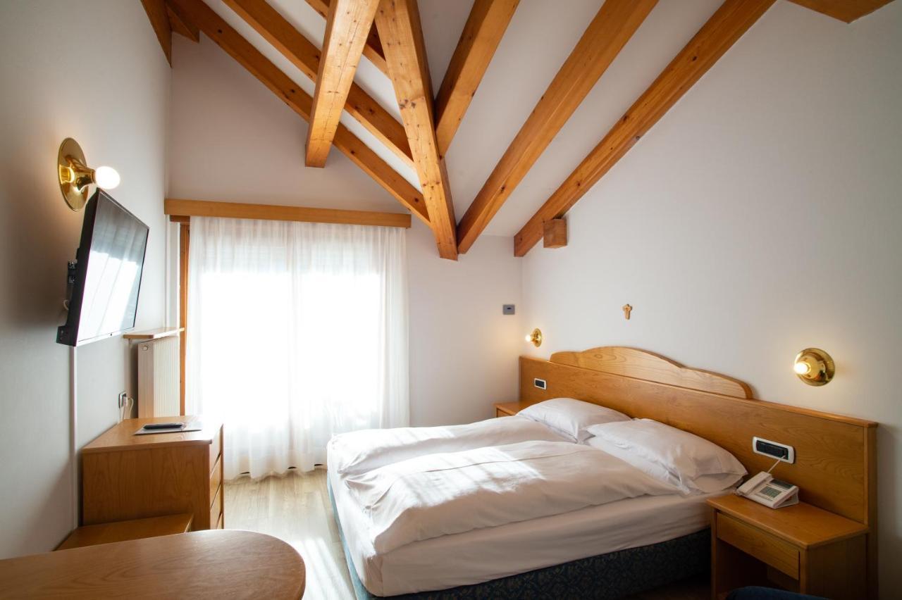 Hotel Europeo Alpine Charme & Wellness Pinzolo Exterior photo