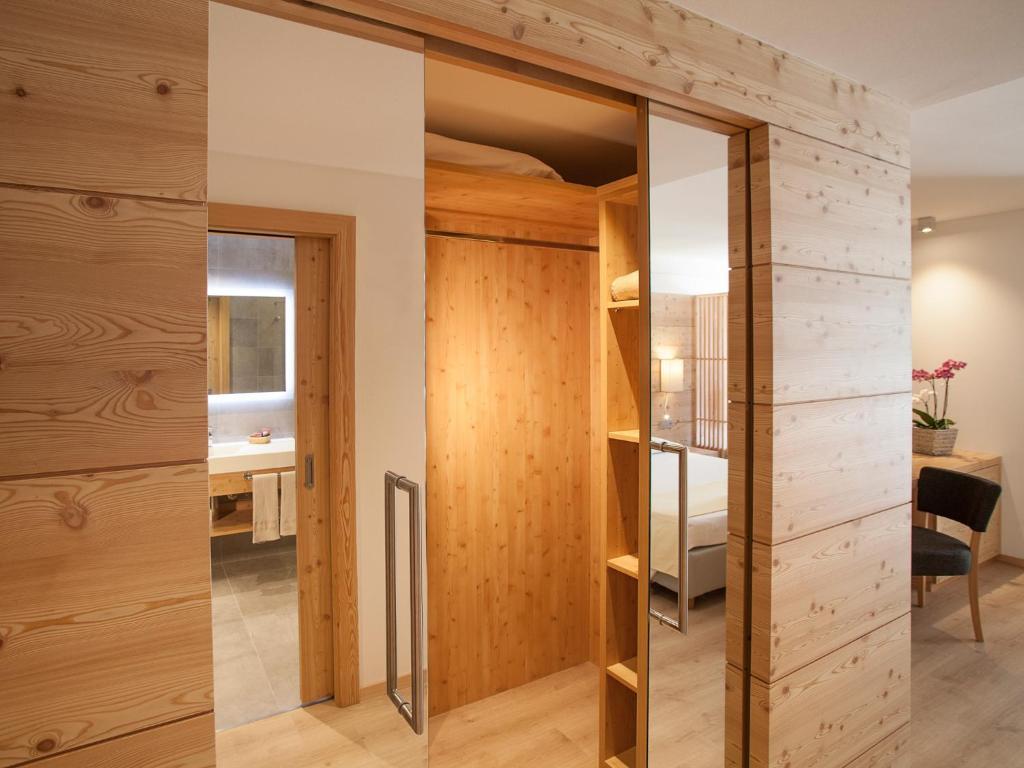 Hotel Europeo Alpine Charme & Wellness Pinzolo Room photo