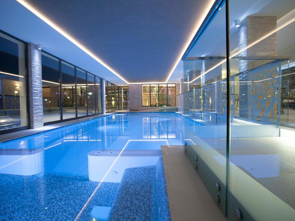 Hotel Europeo Alpine Charme & Wellness Pinzolo Exterior photo