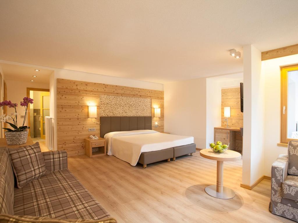 Hotel Europeo Alpine Charme & Wellness Pinzolo Exterior photo