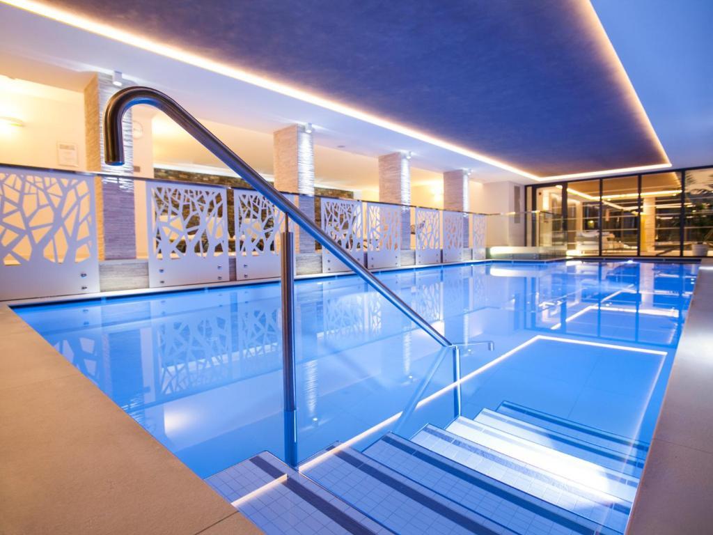 Hotel Europeo Alpine Charme & Wellness Pinzolo Exterior photo