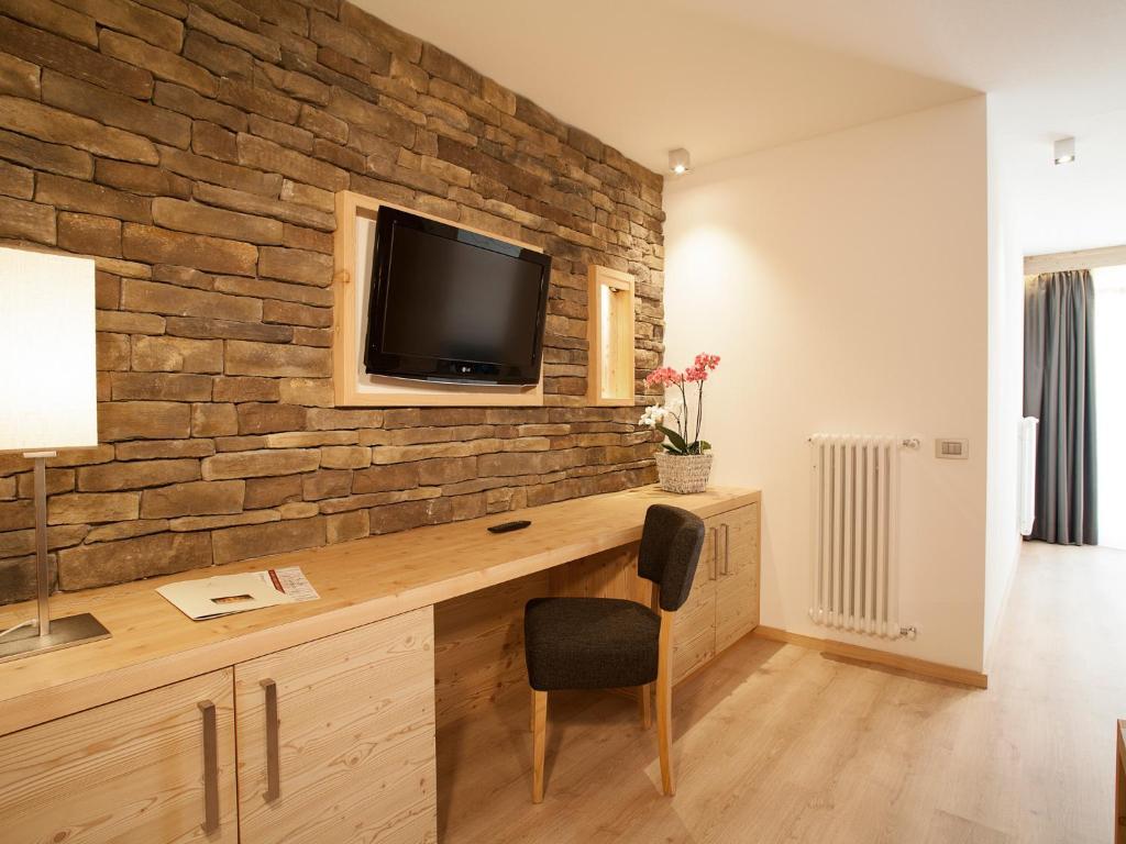 Hotel Europeo Alpine Charme & Wellness Pinzolo Exterior photo