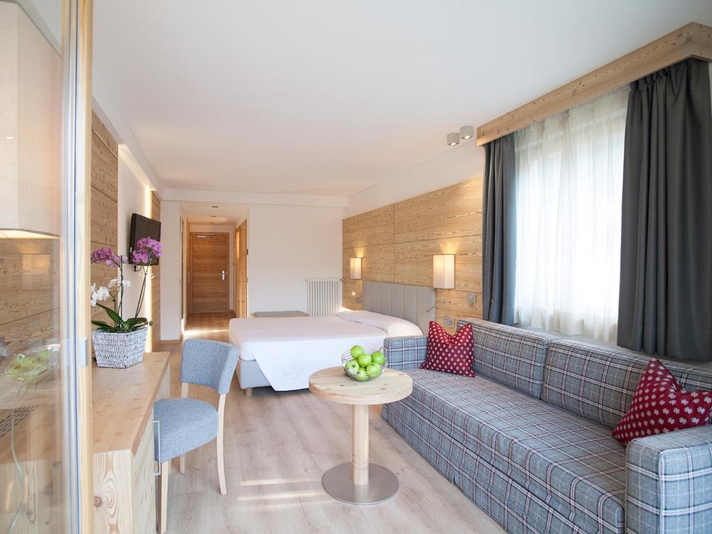 Hotel Europeo Alpine Charme & Wellness Pinzolo Exterior photo