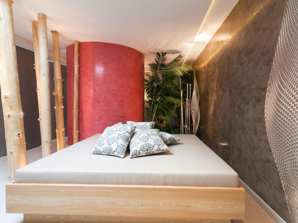 Hotel Europeo Alpine Charme & Wellness Pinzolo Exterior photo