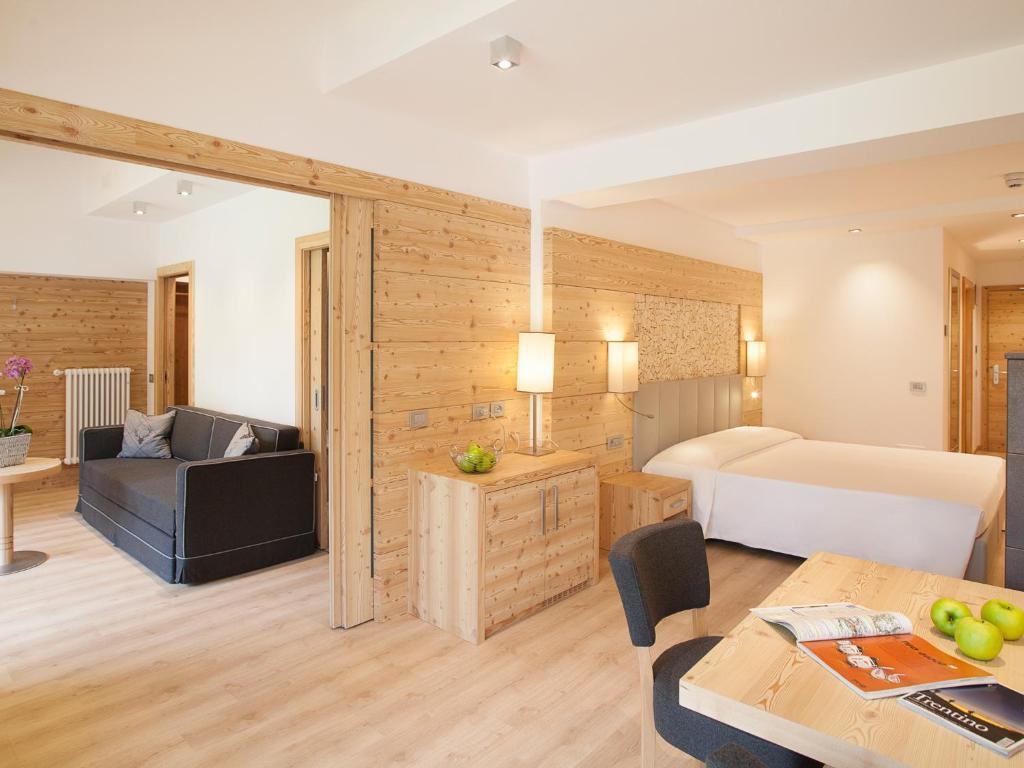 Hotel Europeo Alpine Charme & Wellness Pinzolo Exterior photo