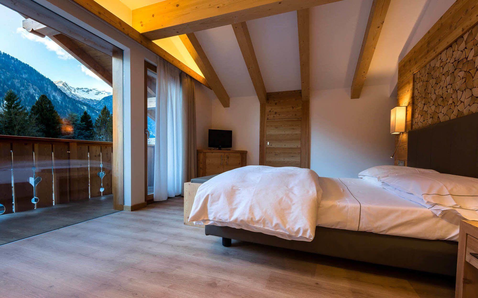 Hotel Europeo Alpine Charme & Wellness Pinzolo Exterior photo