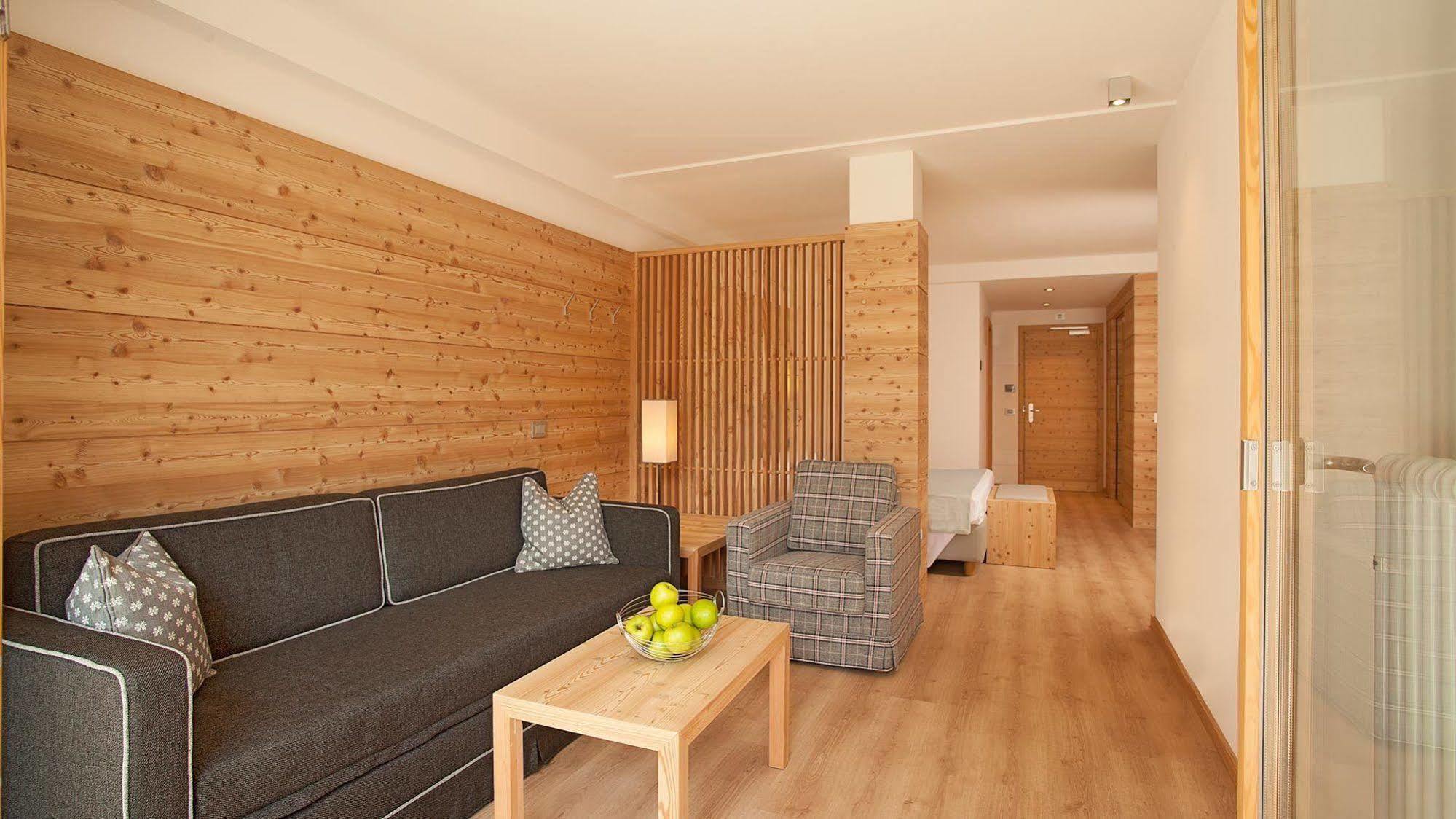 Hotel Europeo Alpine Charme & Wellness Pinzolo Exterior photo