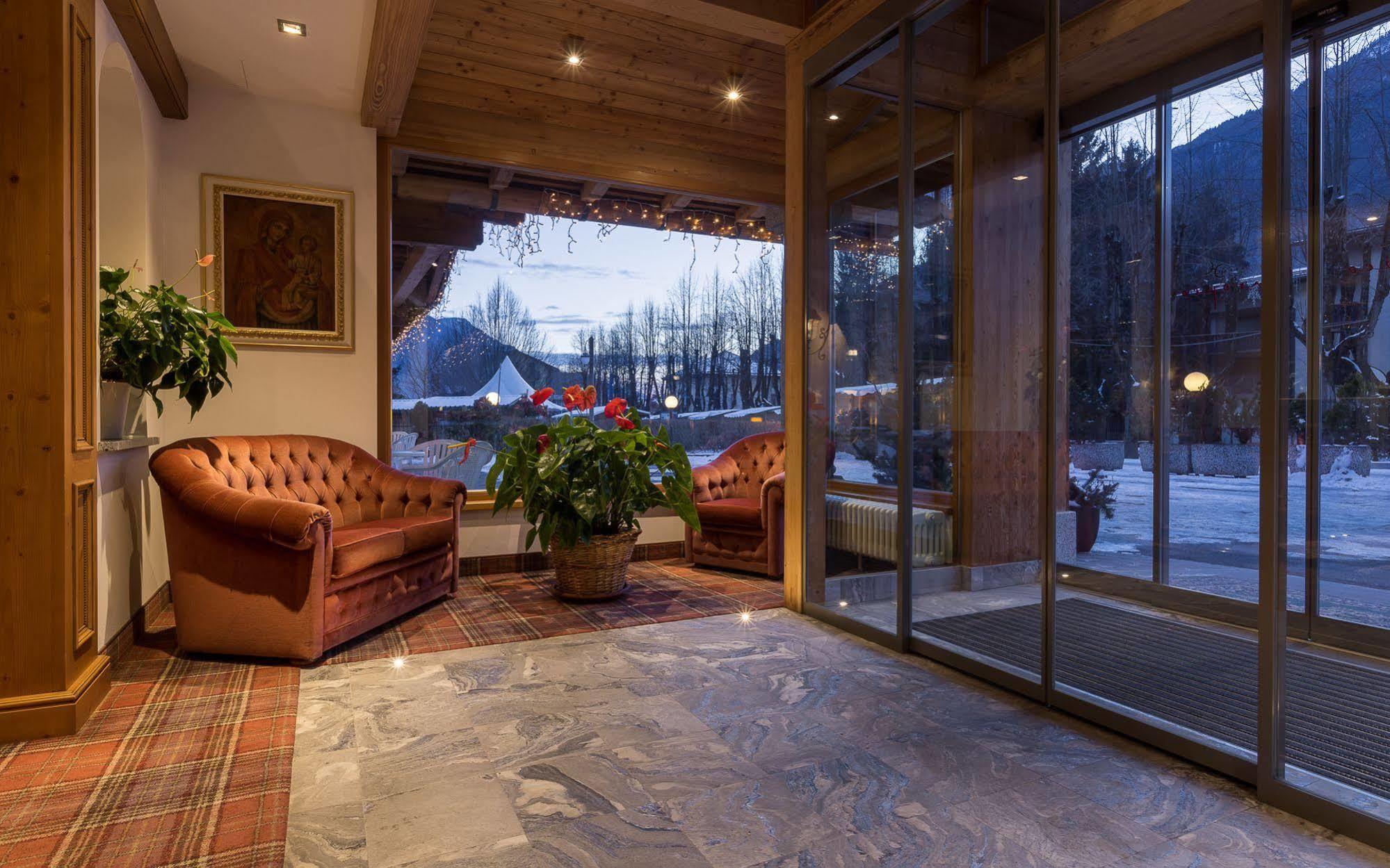 Hotel Europeo Alpine Charme & Wellness Pinzolo Exterior photo