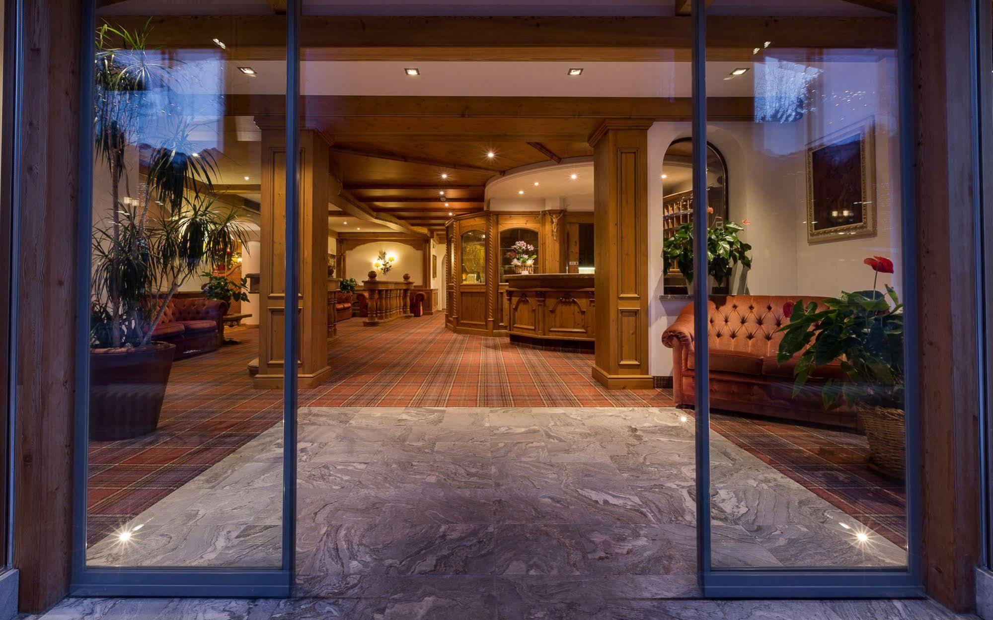 Hotel Europeo Alpine Charme & Wellness Pinzolo Exterior photo