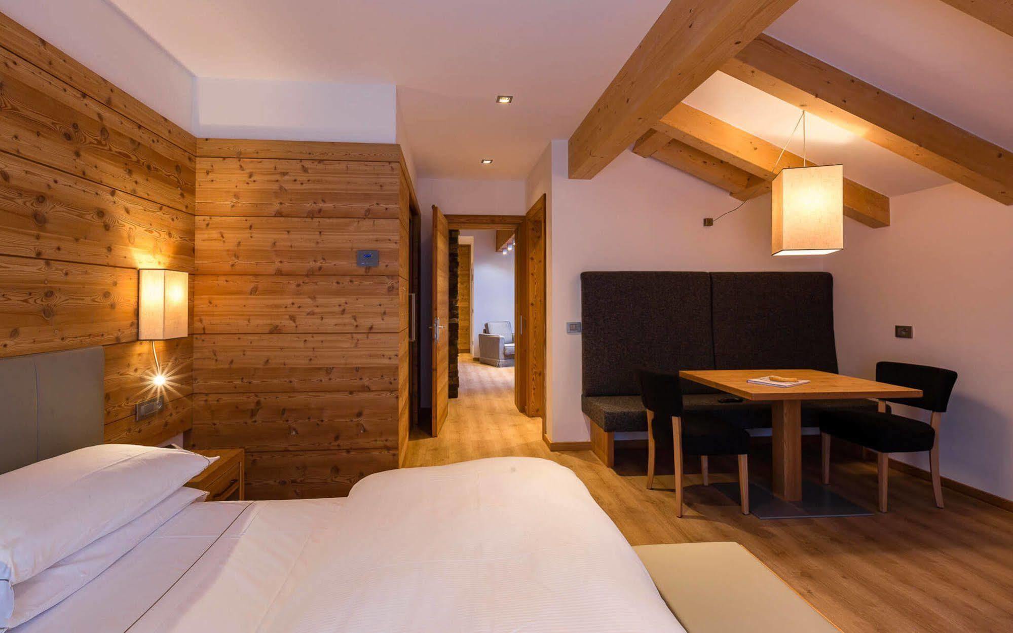 Hotel Europeo Alpine Charme & Wellness Pinzolo Exterior photo