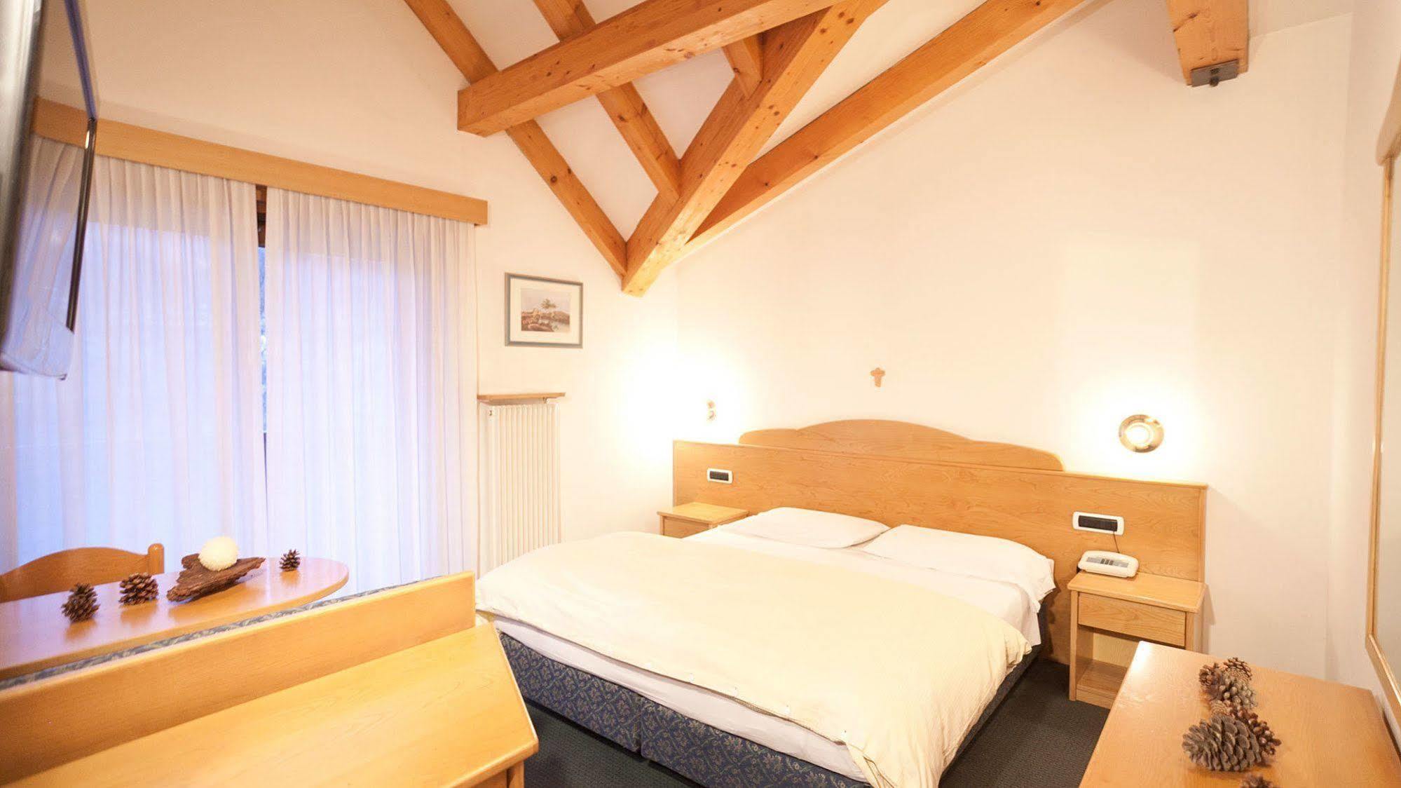 Hotel Europeo Alpine Charme & Wellness Pinzolo Exterior photo