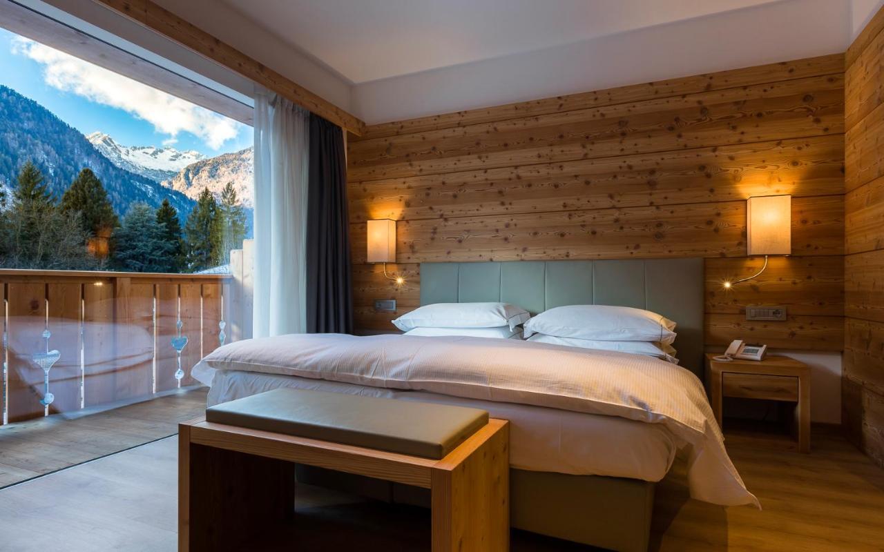 Hotel Europeo Alpine Charme & Wellness Pinzolo Exterior photo